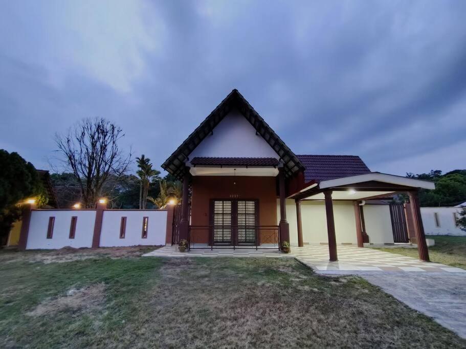 Auro-Villa 1237 With Private Zen Pool Alor Gajah Eksteriør bilde